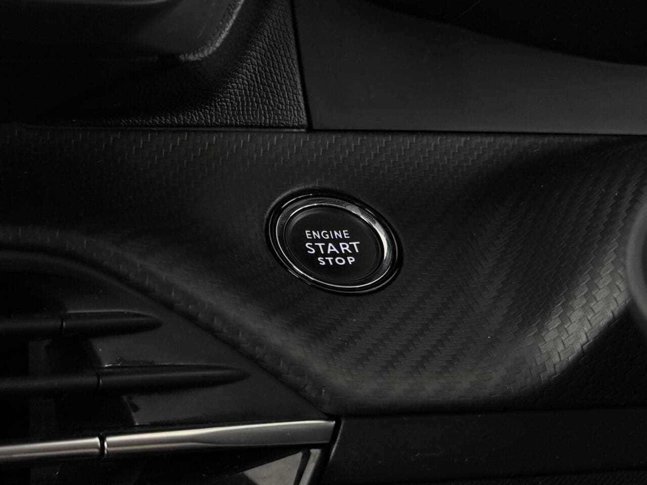 Peugeot 2008 thumbnail Misc Controls