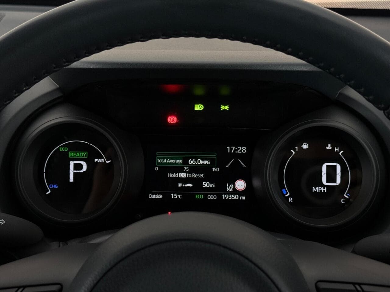 Toyota Yaris Cross thumbnail Driver Instruments