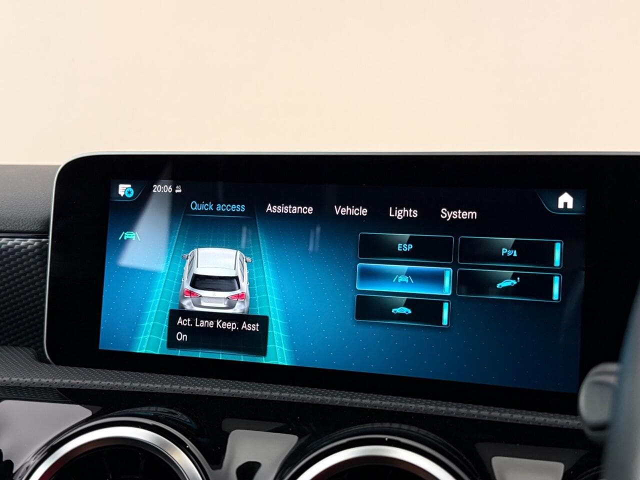 Mercedes-Benz A Class thumbnail Infotainment System
