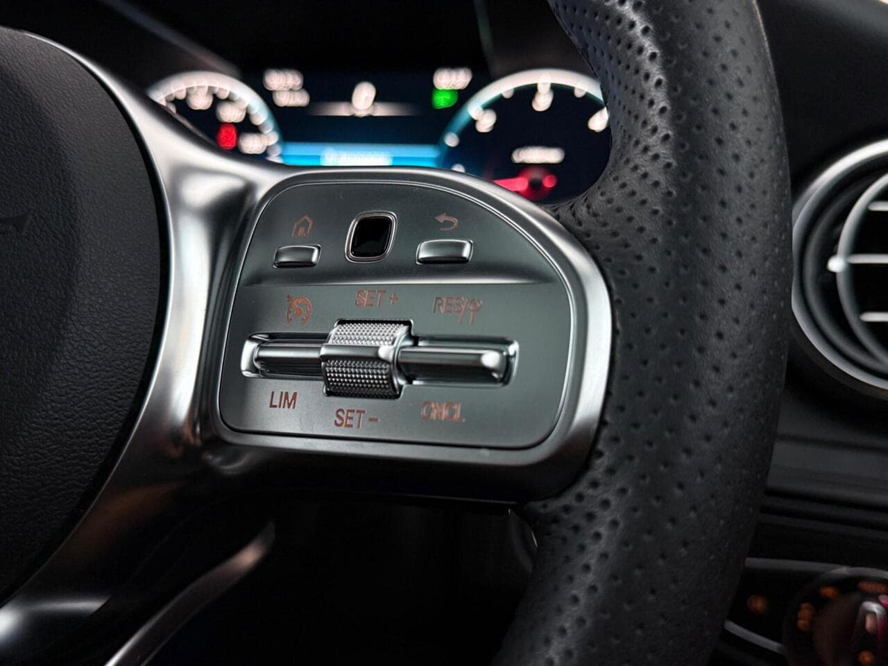 Mercedes-Benz GLC thumbnail Misc Controls
