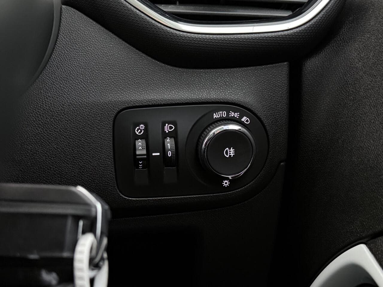Vauxhall Crossland thumbnail Misc Controls
