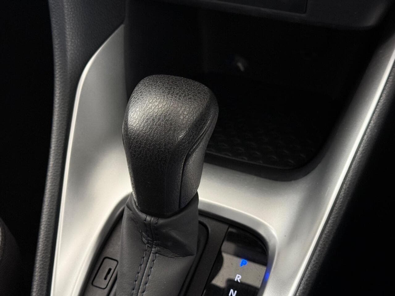 Toyota Yaris thumbnail Interior Front