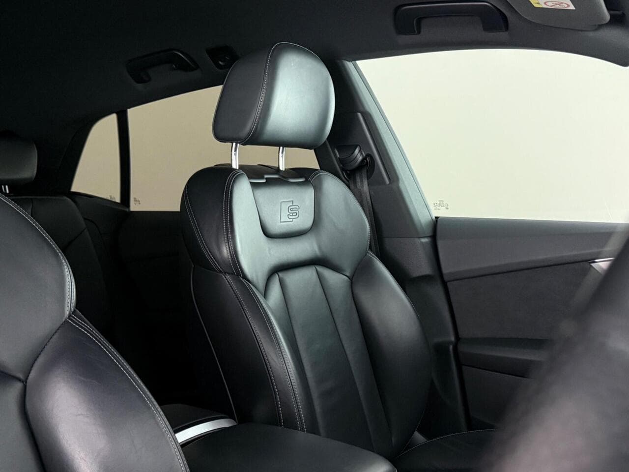 Audi Q8 thumbnail Seat Driver