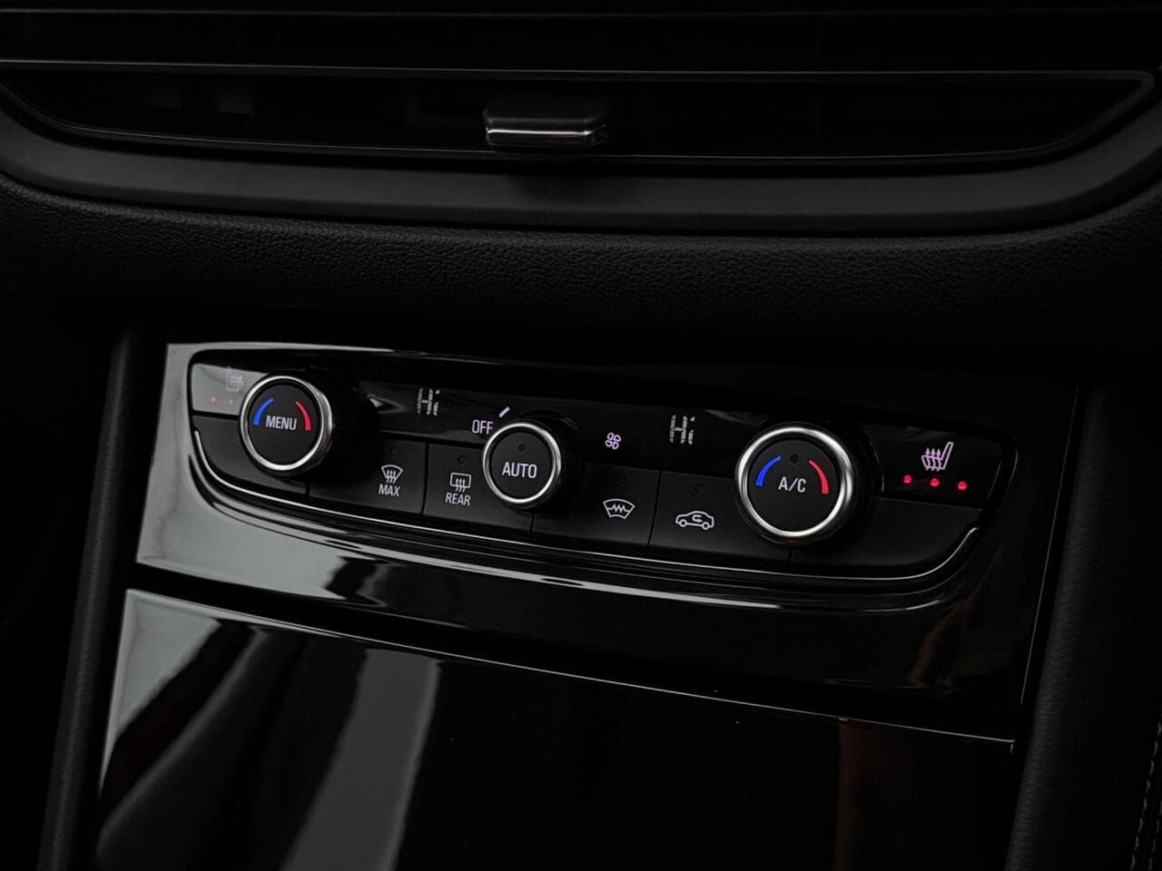 Vauxhall Grandland thumbnail Misc Controls