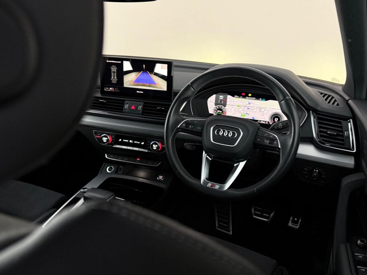 Audi Q5 thumbnail Interior Front
