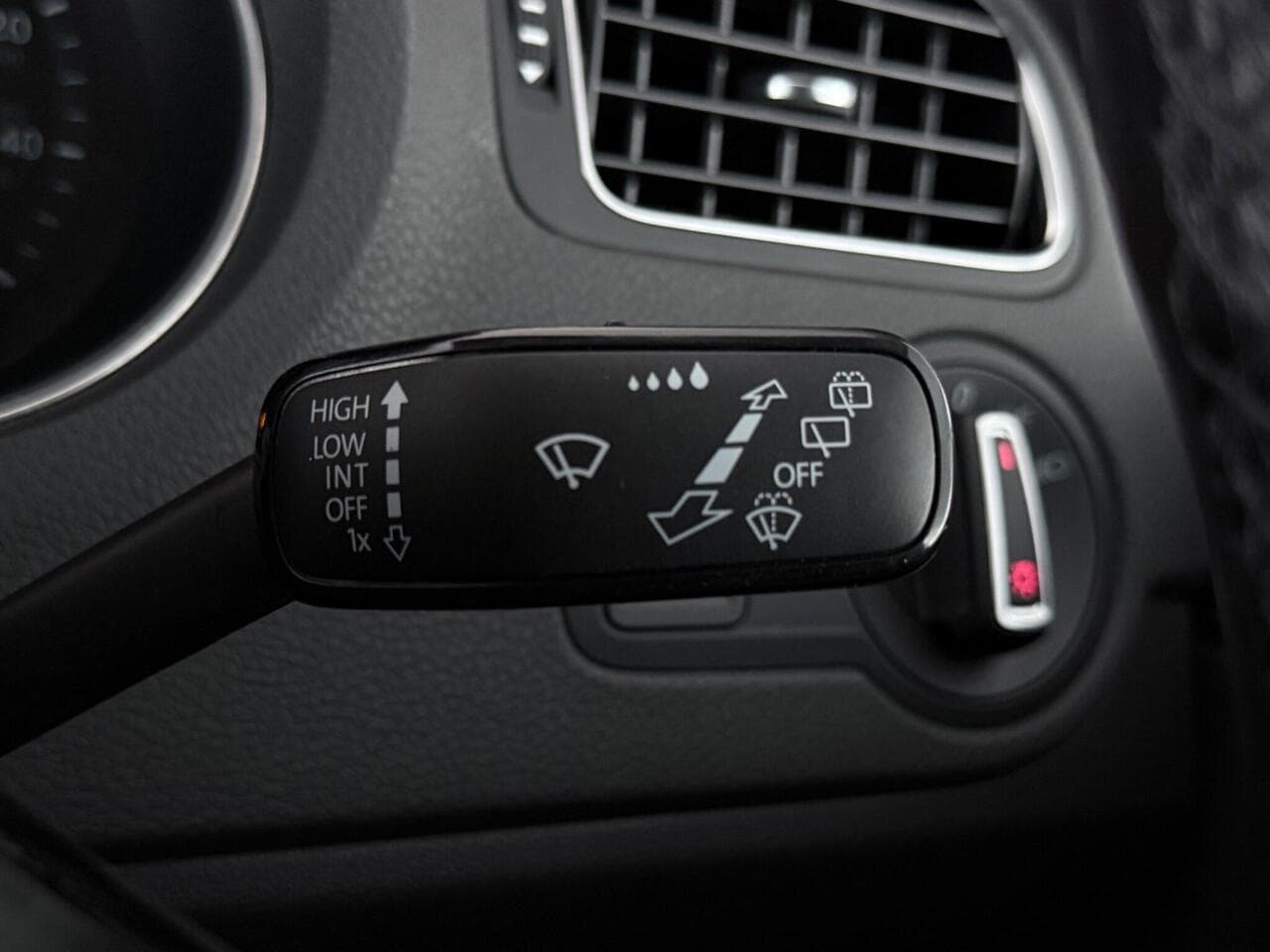 Volkswagen Polo thumbnail Misc Controls