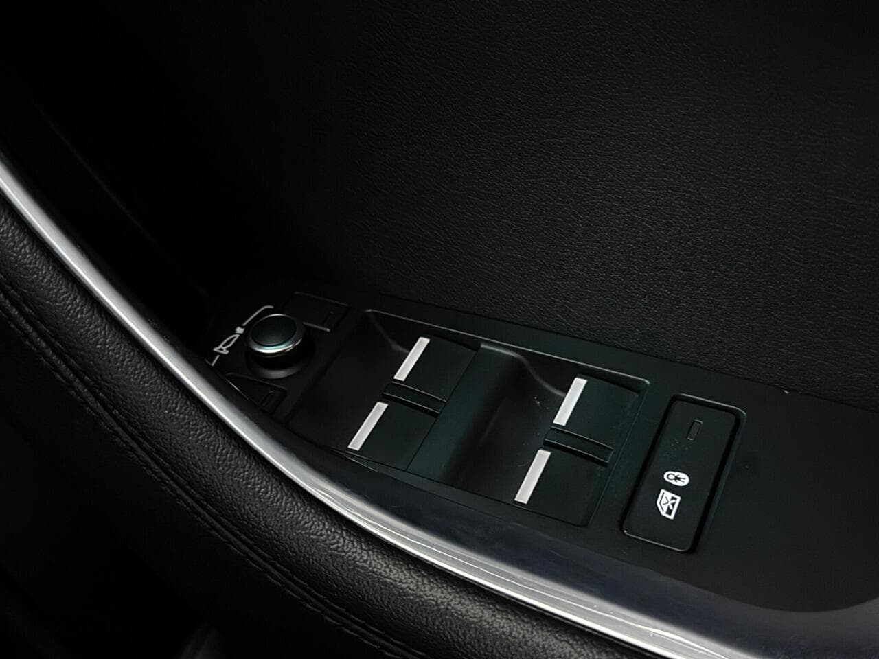 Jaguar XE thumbnail Misc Controls