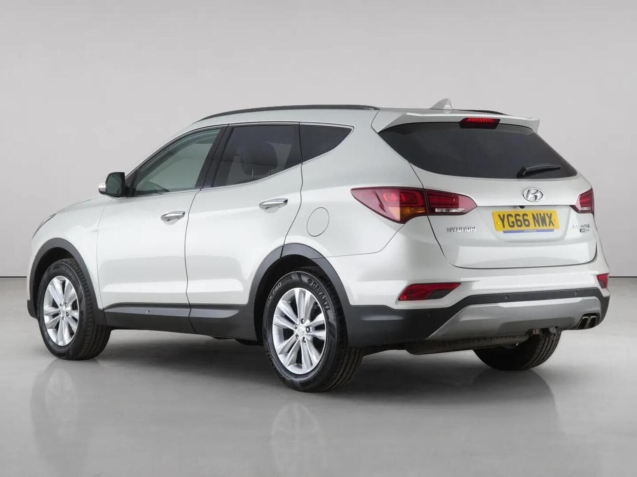 Hyundai Santa Fe thumbnail Rear Left
