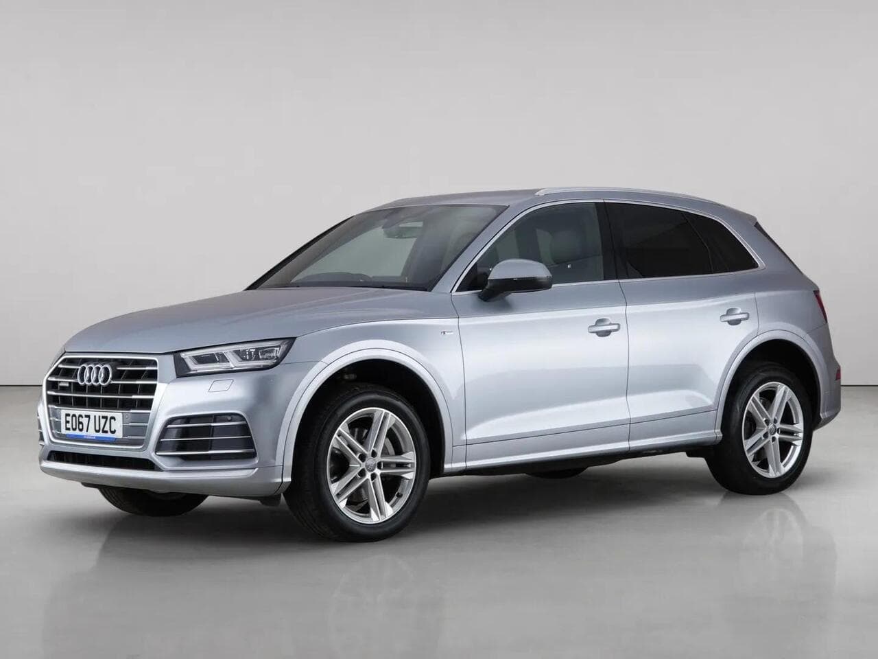 Audi Q5 thumbnail Front Left