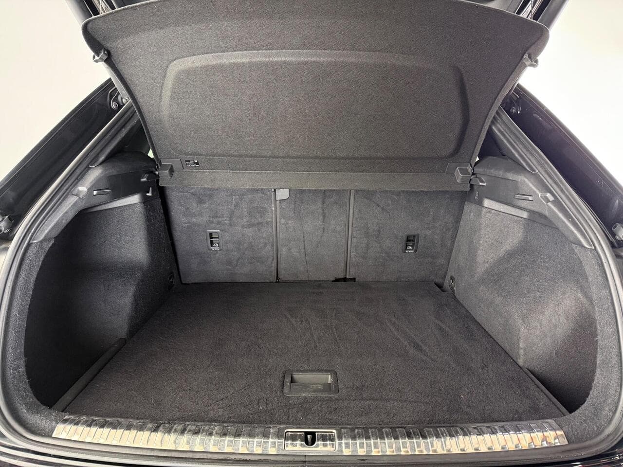 Audi Q3 thumbnail Boot