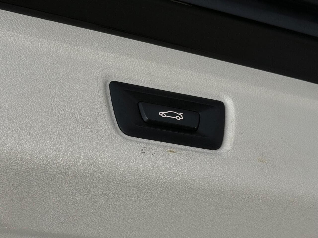 BMW 3 Series thumbnail Misc Controls