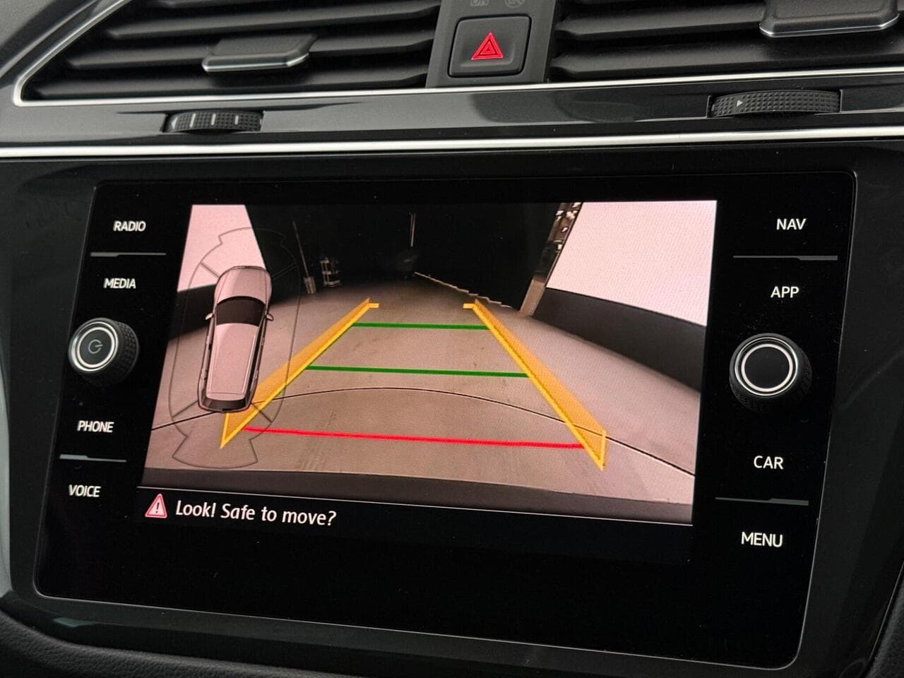 Volkswagen Tiguan thumbnail Infotainment System