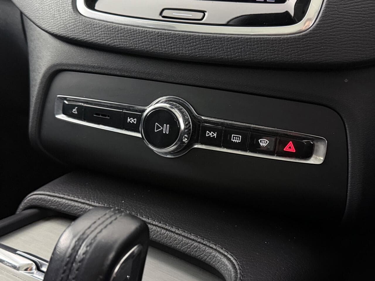Volvo XC90 thumbnail Misc Controls