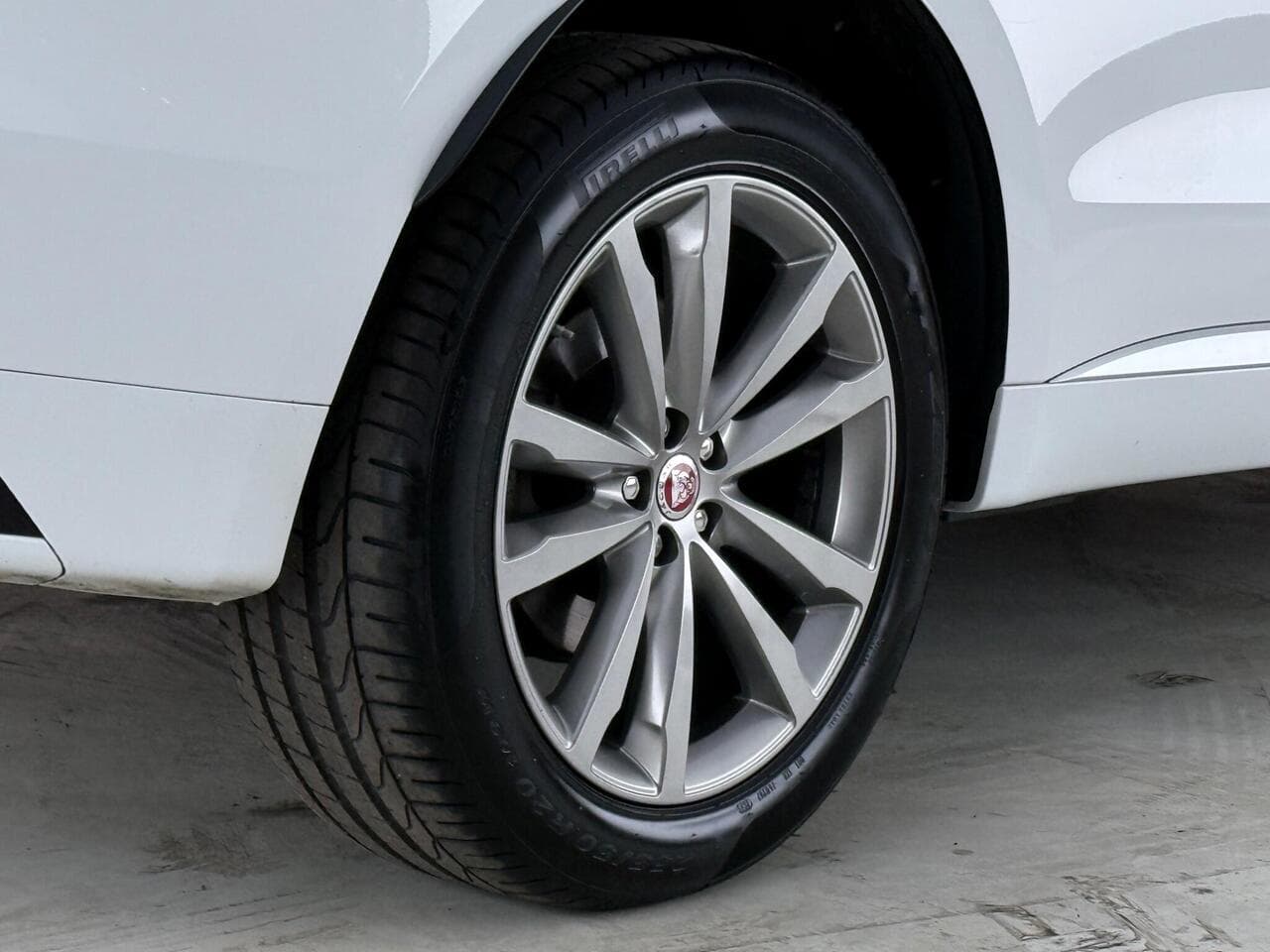 Jaguar F-PACE thumbnail Wheel