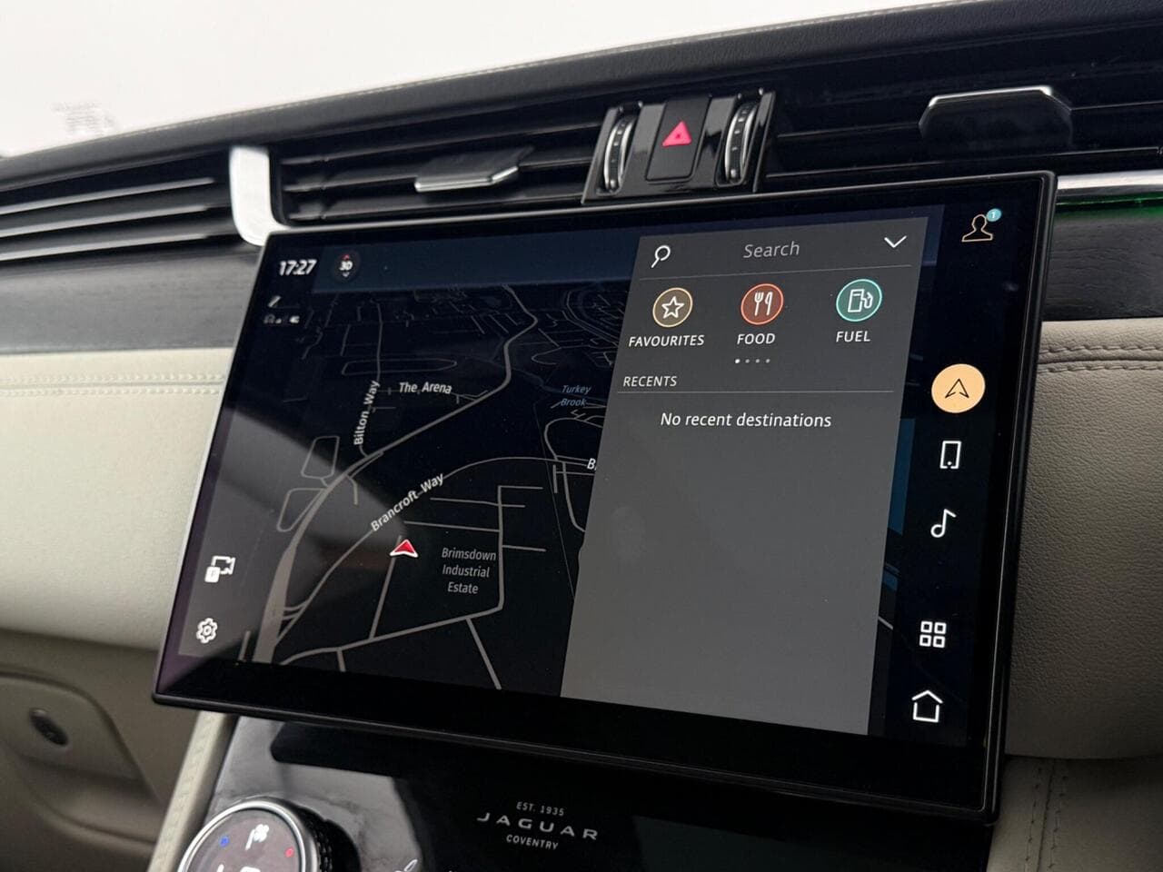 Jaguar F-PACE thumbnail Infotainment System