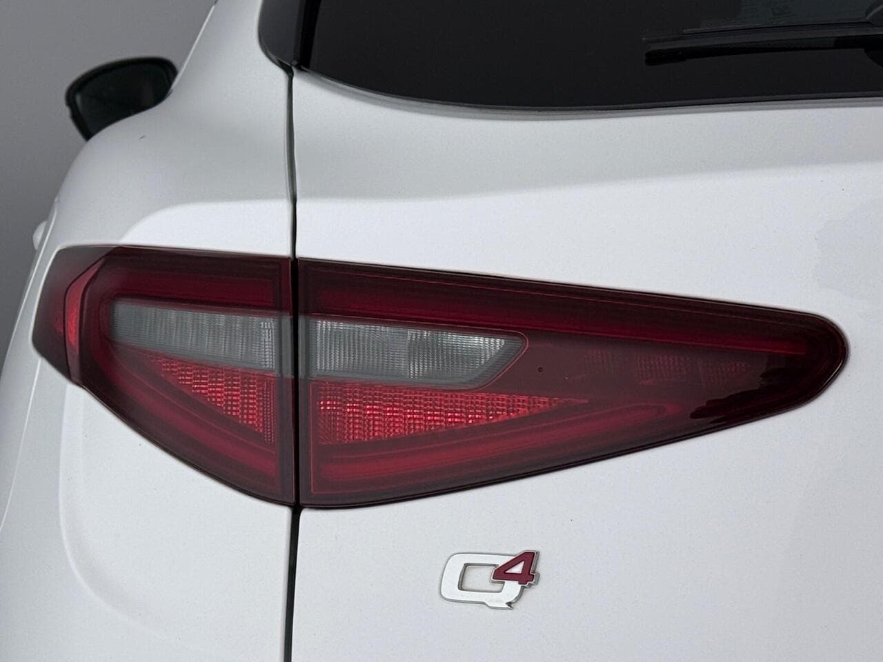 Alfa Romeo Stelvio thumbnail Lights Rear