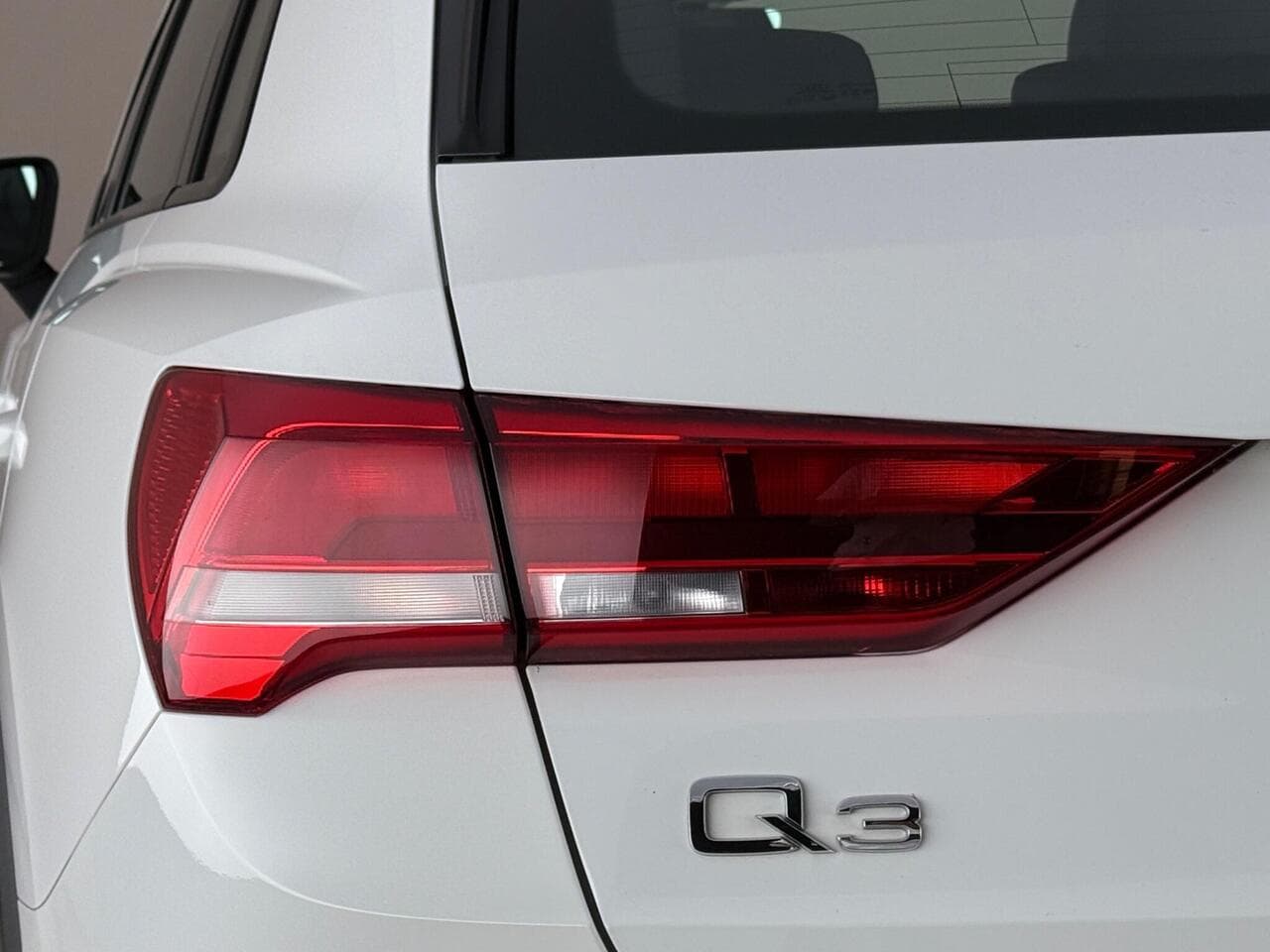 Audi Q3 thumbnail Lights Rear