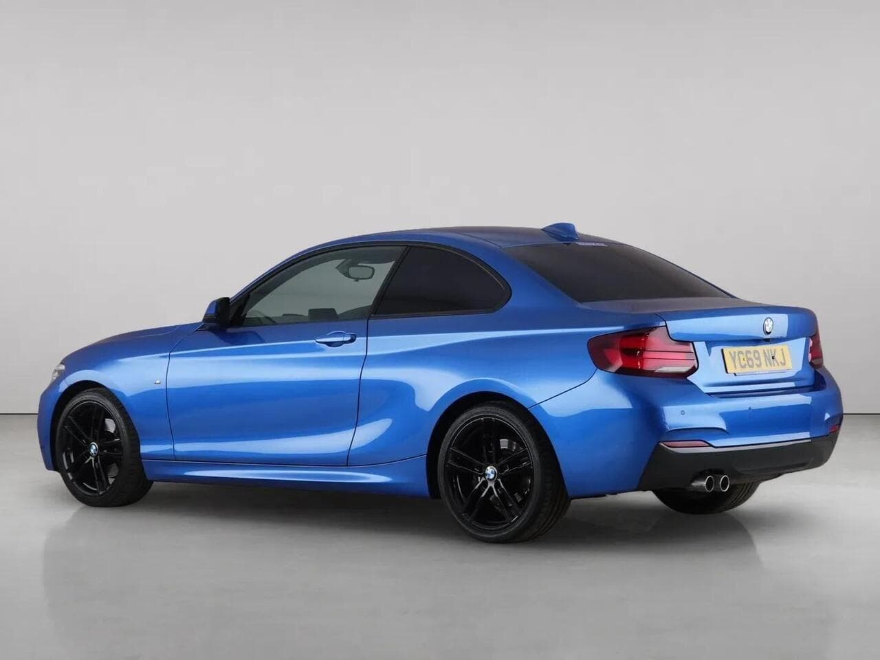 BMW 2 Series thumbnail Rear Left