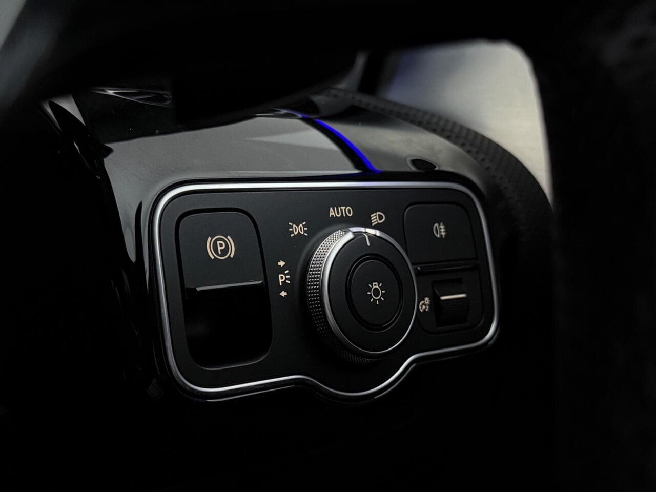 Mercedes-Benz CLA thumbnail Misc Controls