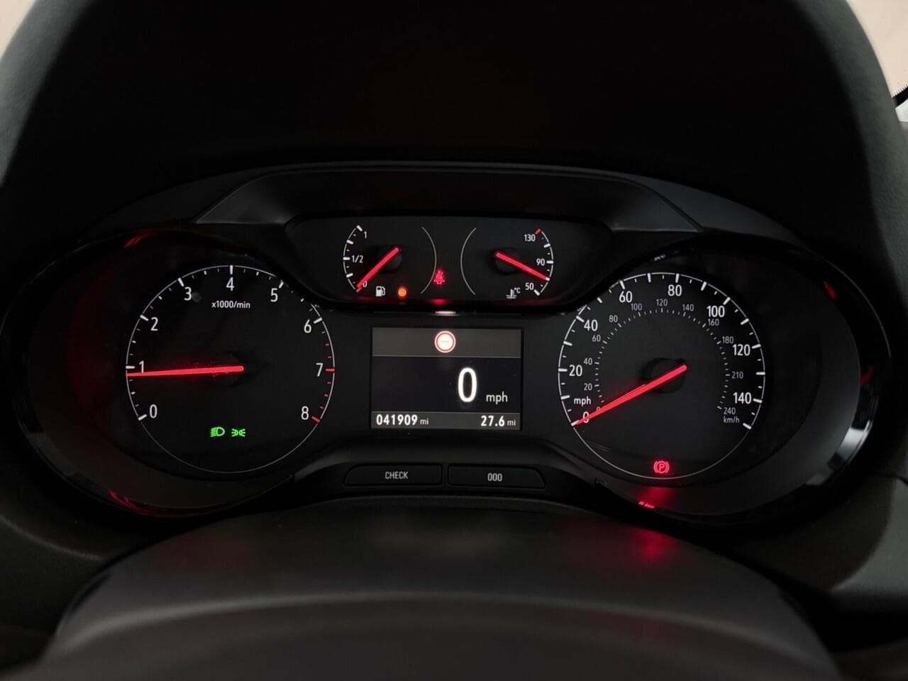 Vauxhall Grandland X thumbnail Driver Instruments
