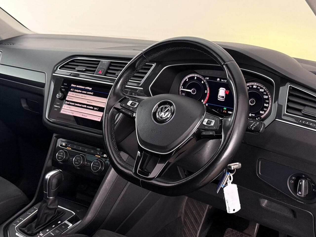 Volkswagen Tiguan thumbnail Steering Wheel