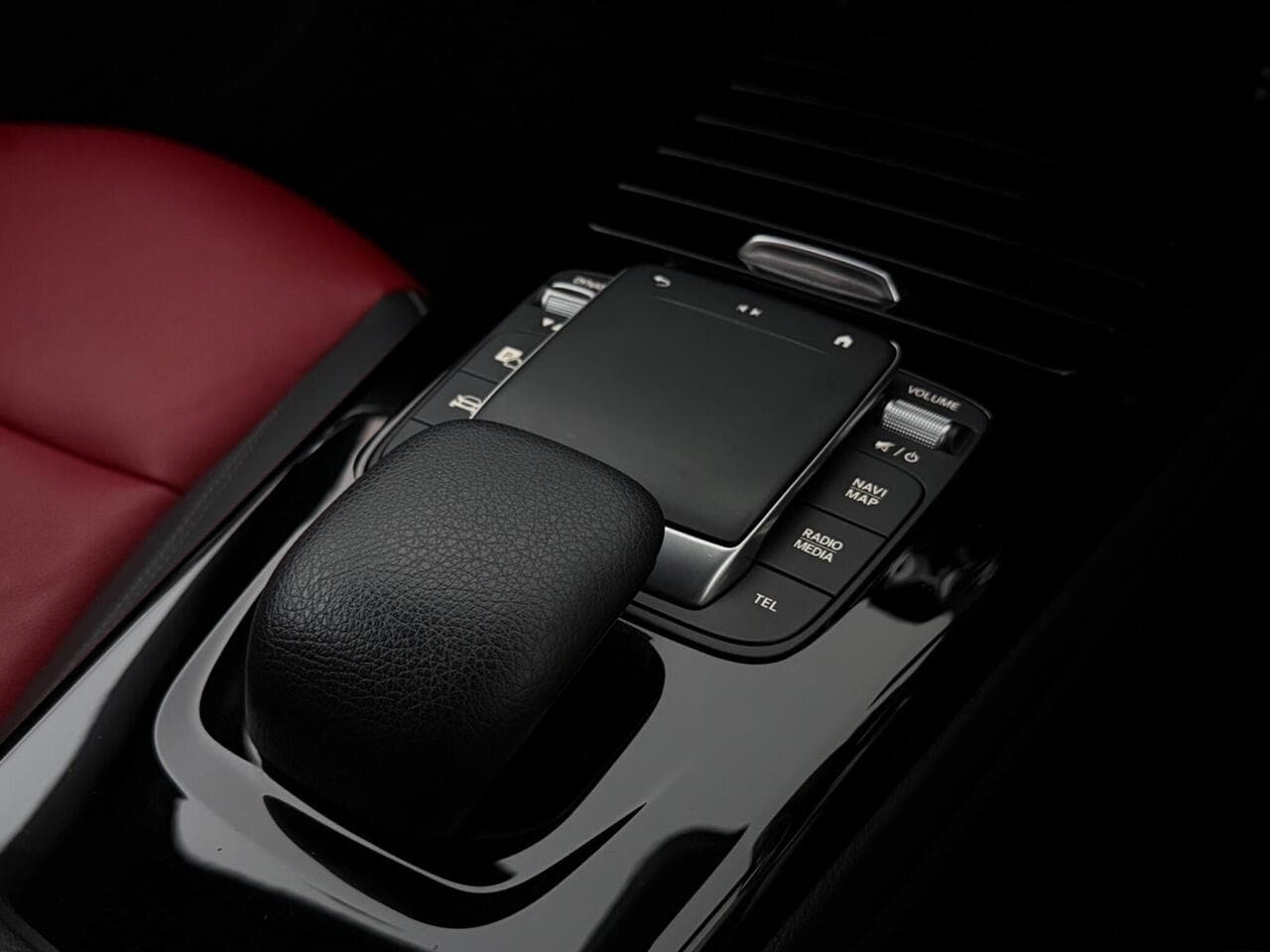 Mercedes-Benz CLA thumbnail Interior Front