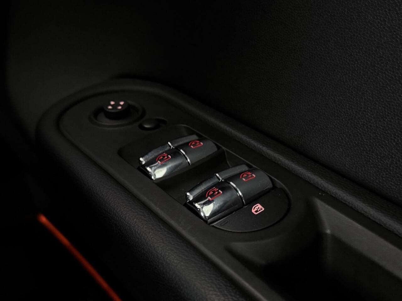 MINI Countryman thumbnail Misc Controls