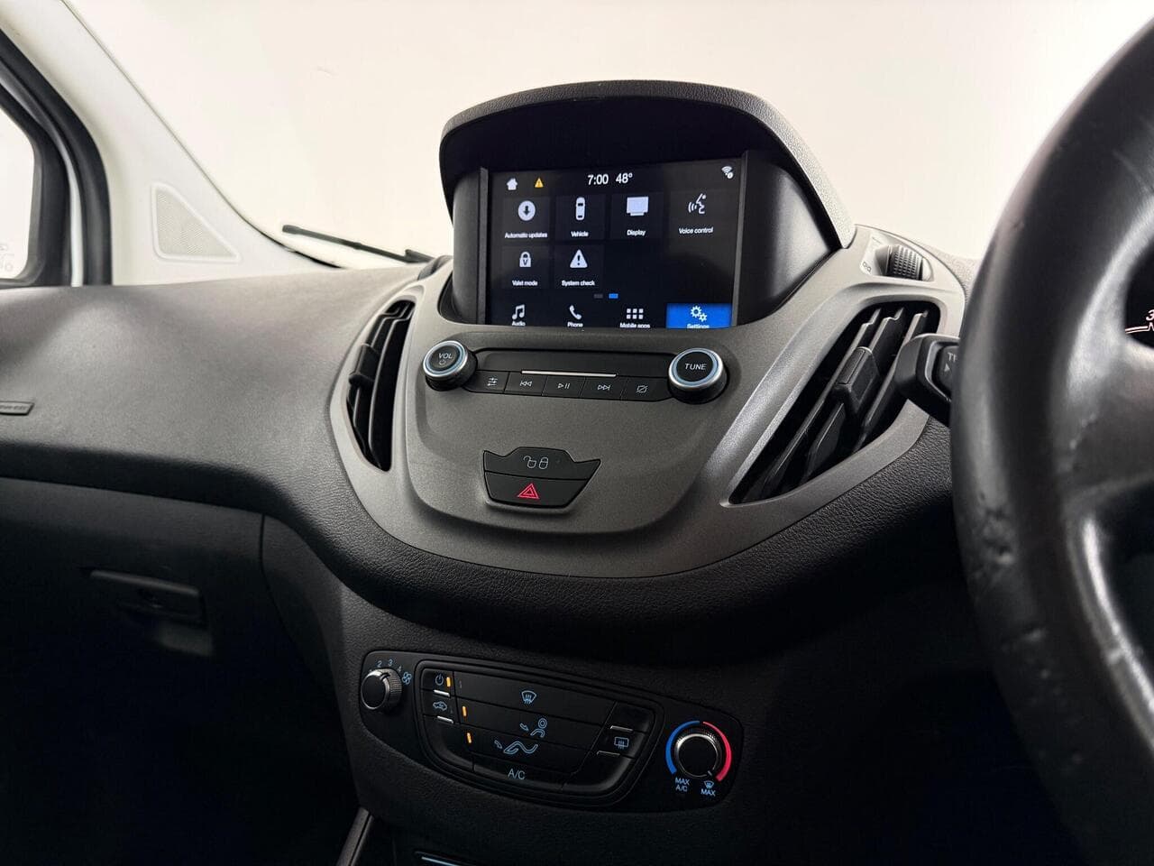 Ford Transit Courier thumbnail Interior Front