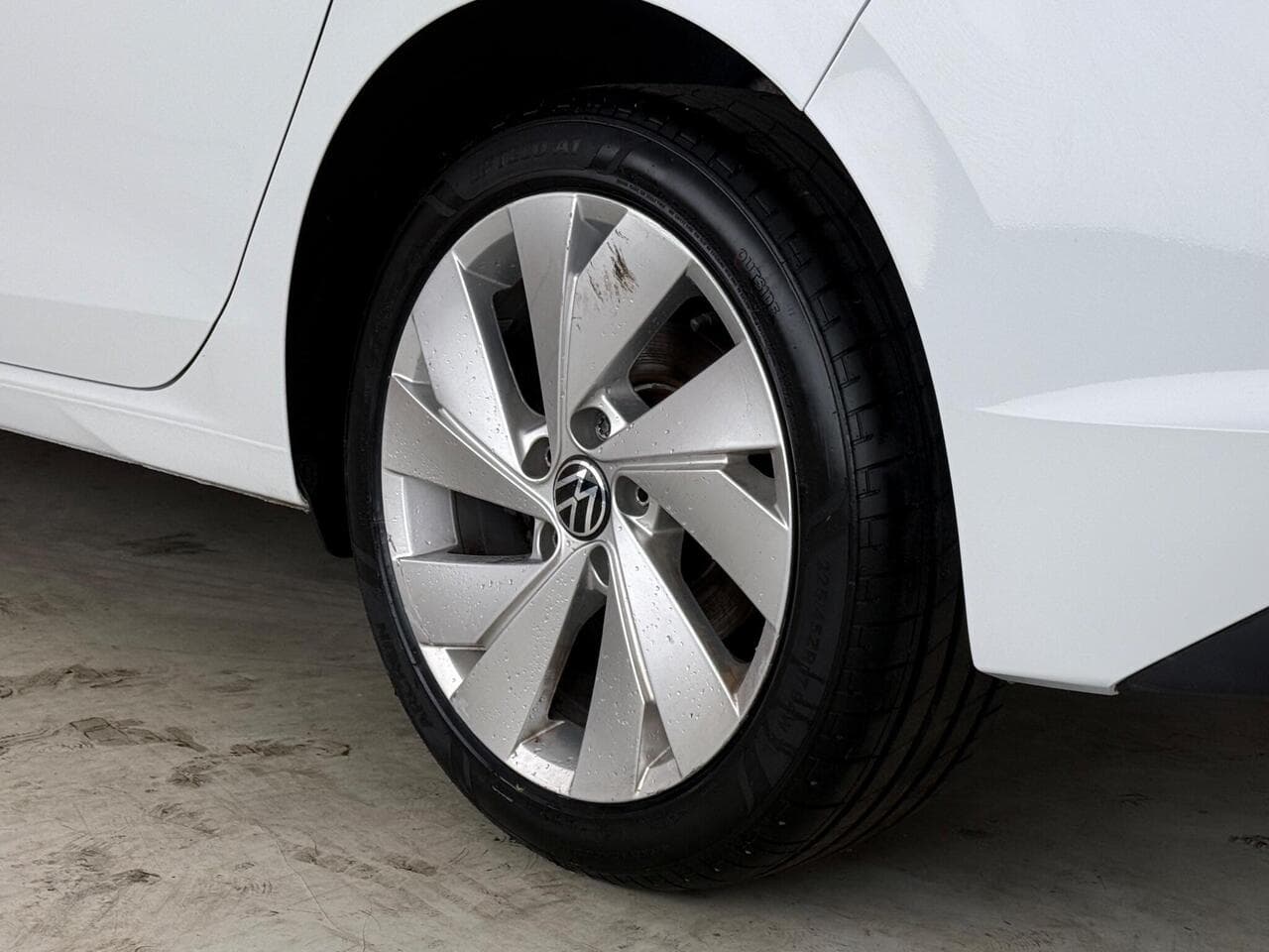 Volkswagen Golf thumbnail Wheel