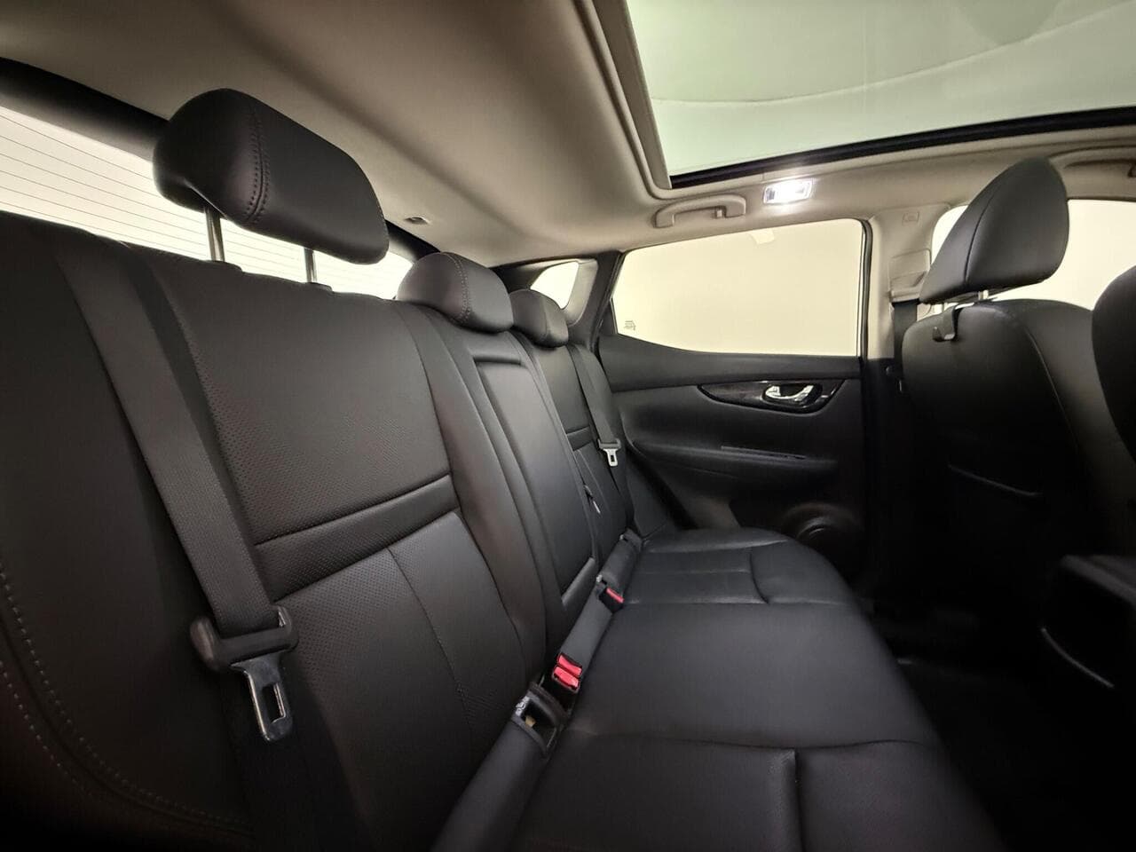 Nissan Qashqai thumbnail Seats Rear