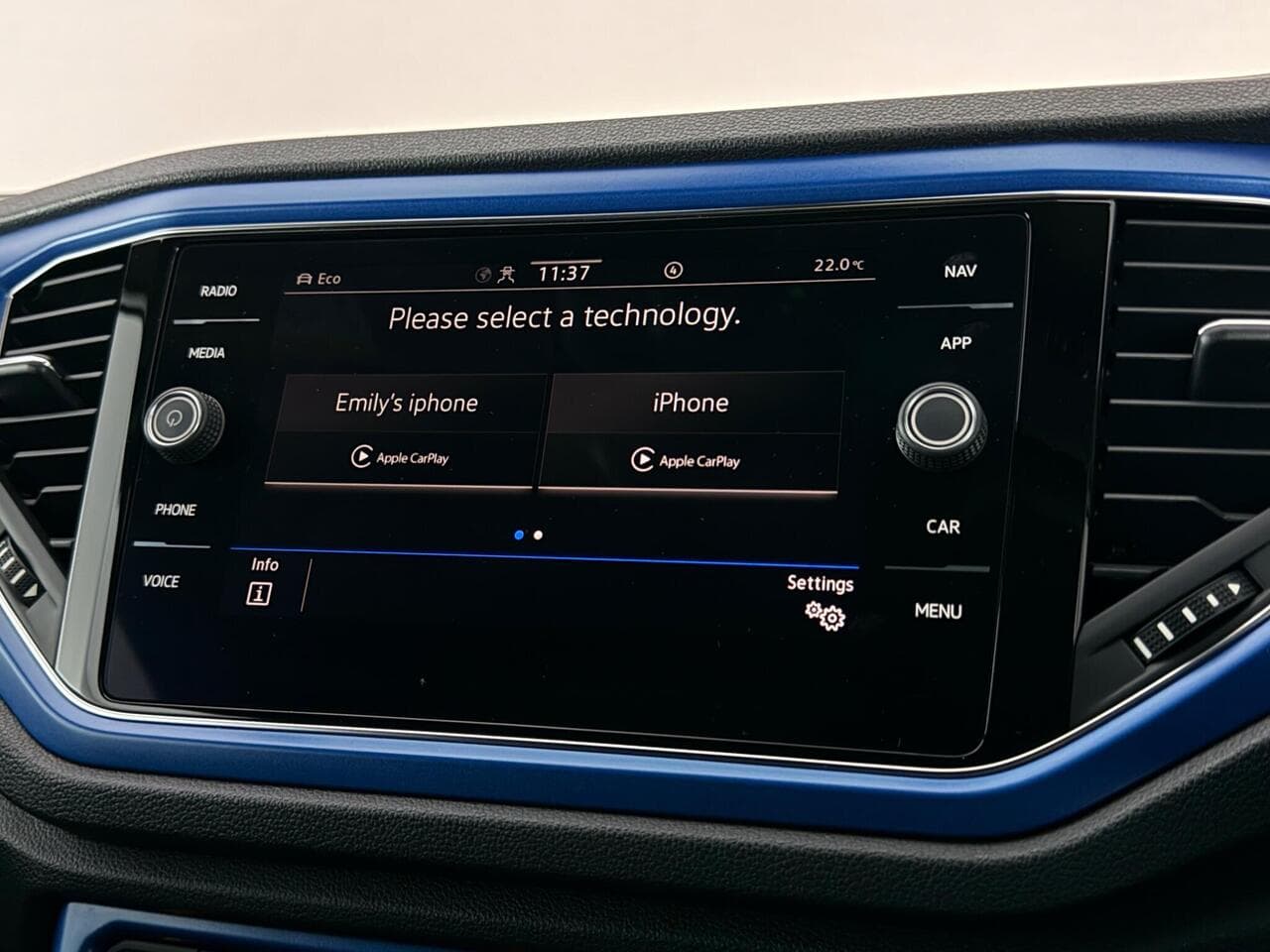 Volkswagen T-Roc thumbnail Infotainment System