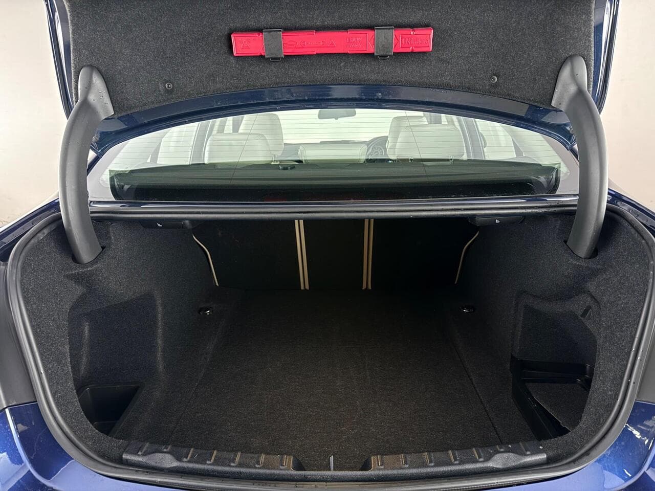 BMW 3 Series thumbnail Boot