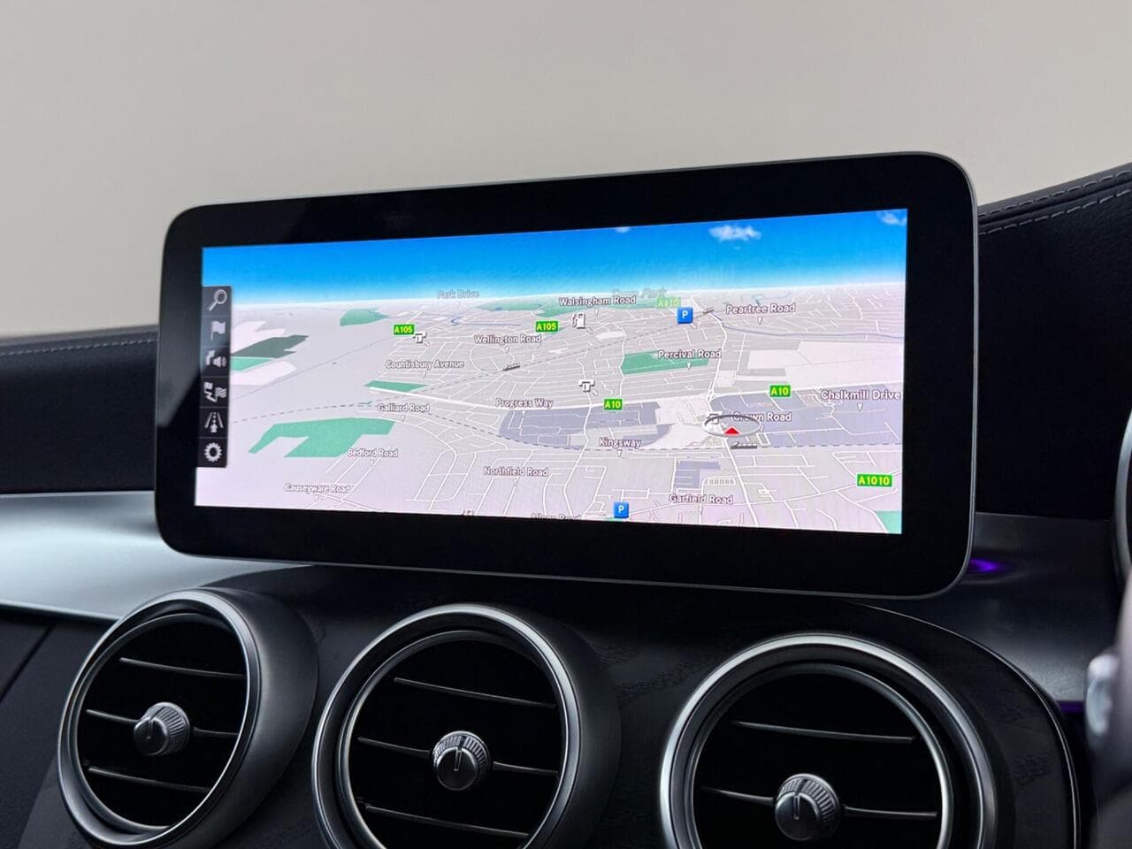 Mercedes-Benz C Class thumbnail Infotainment System