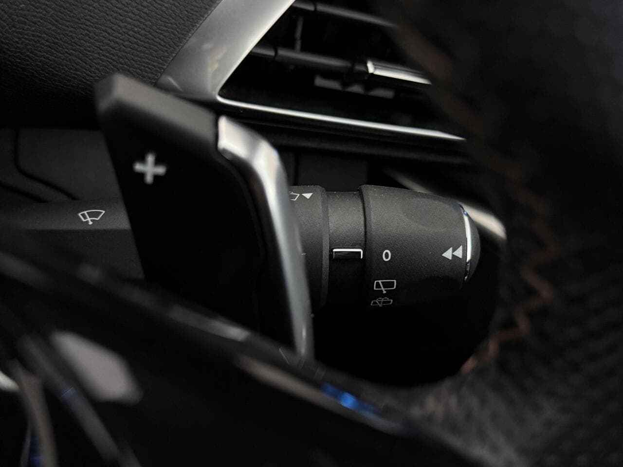 Peugeot 5008 thumbnail Misc Controls