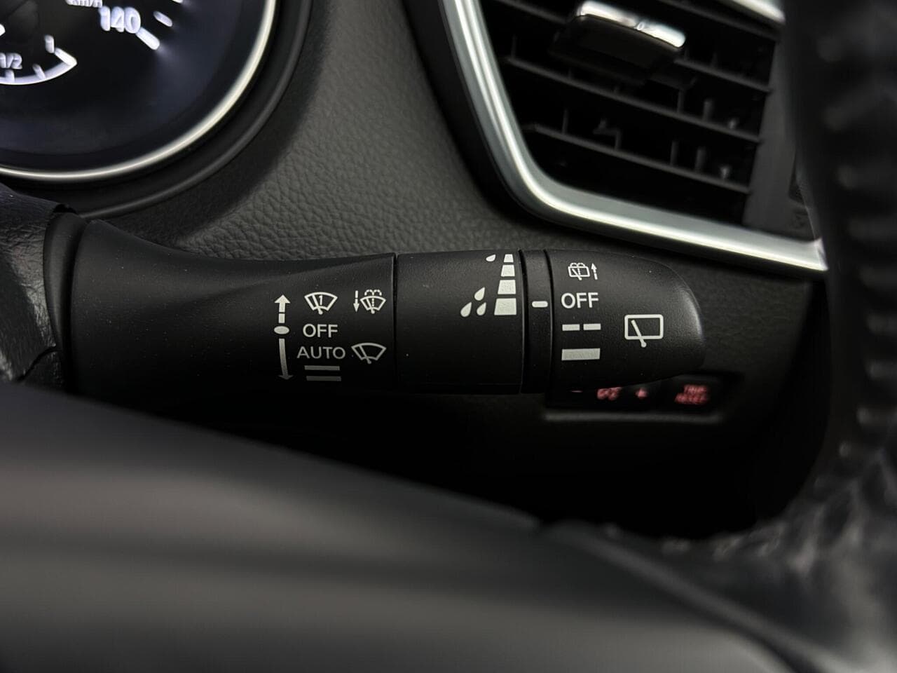 Nissan Qashqai thumbnail Misc Controls