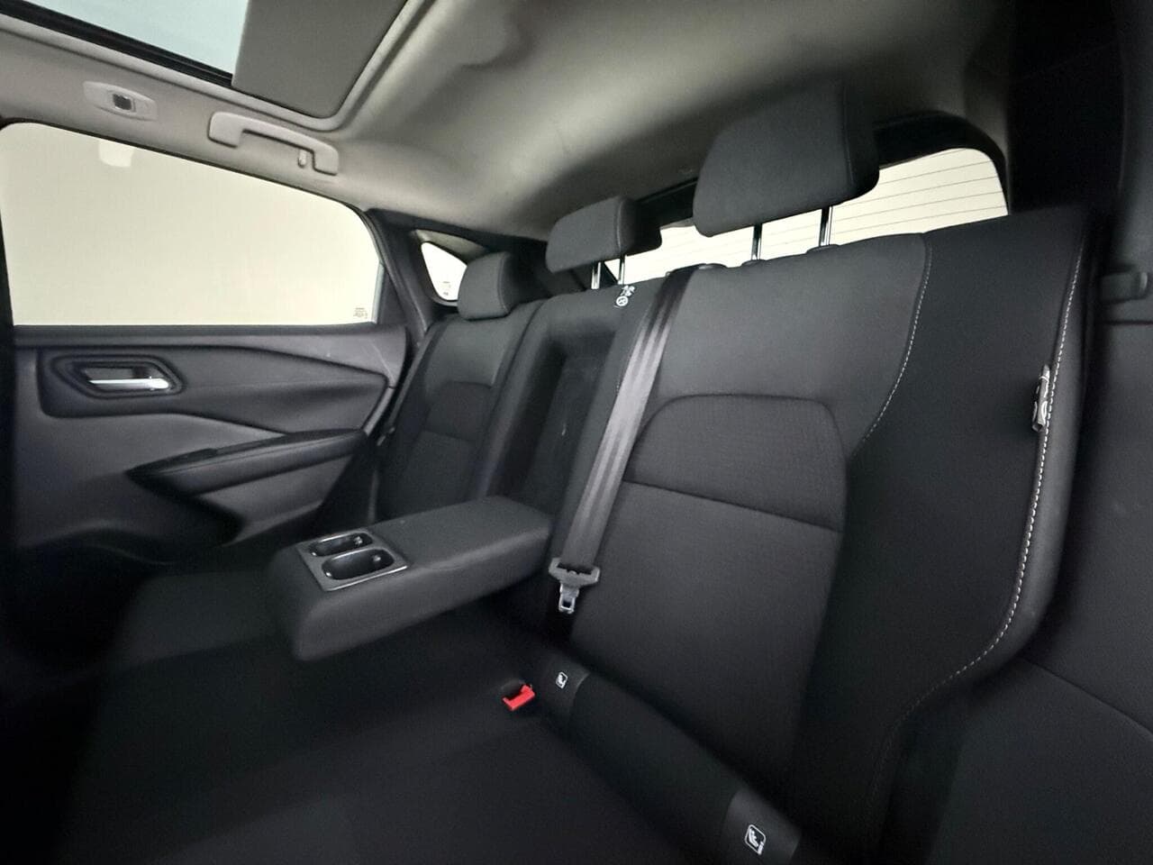 Nissan Qashqai thumbnail Seats Rear