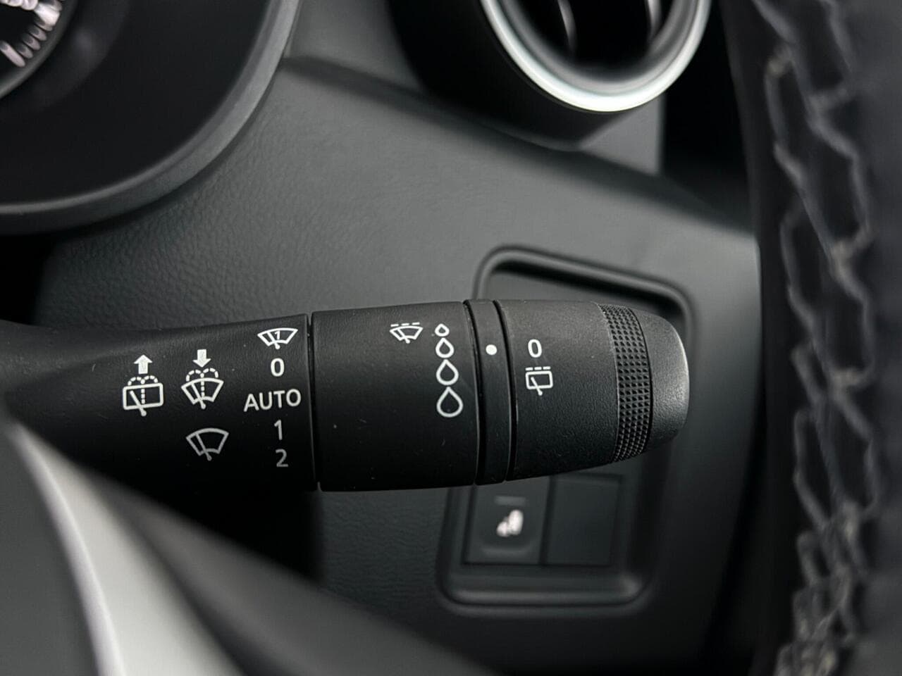 Dacia Duster thumbnail Misc Controls