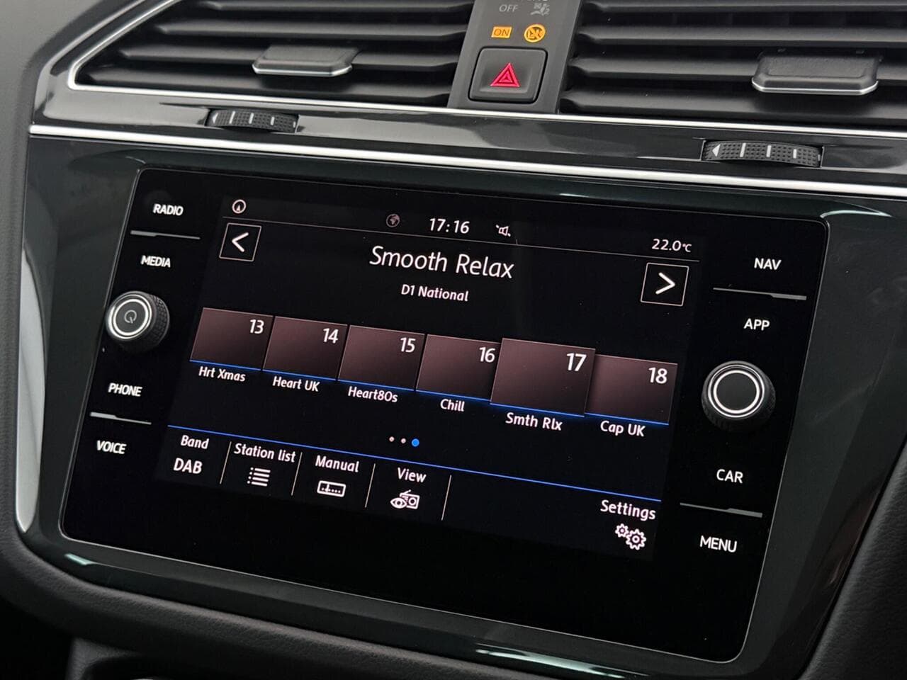Volkswagen Tiguan thumbnail Infotainment System