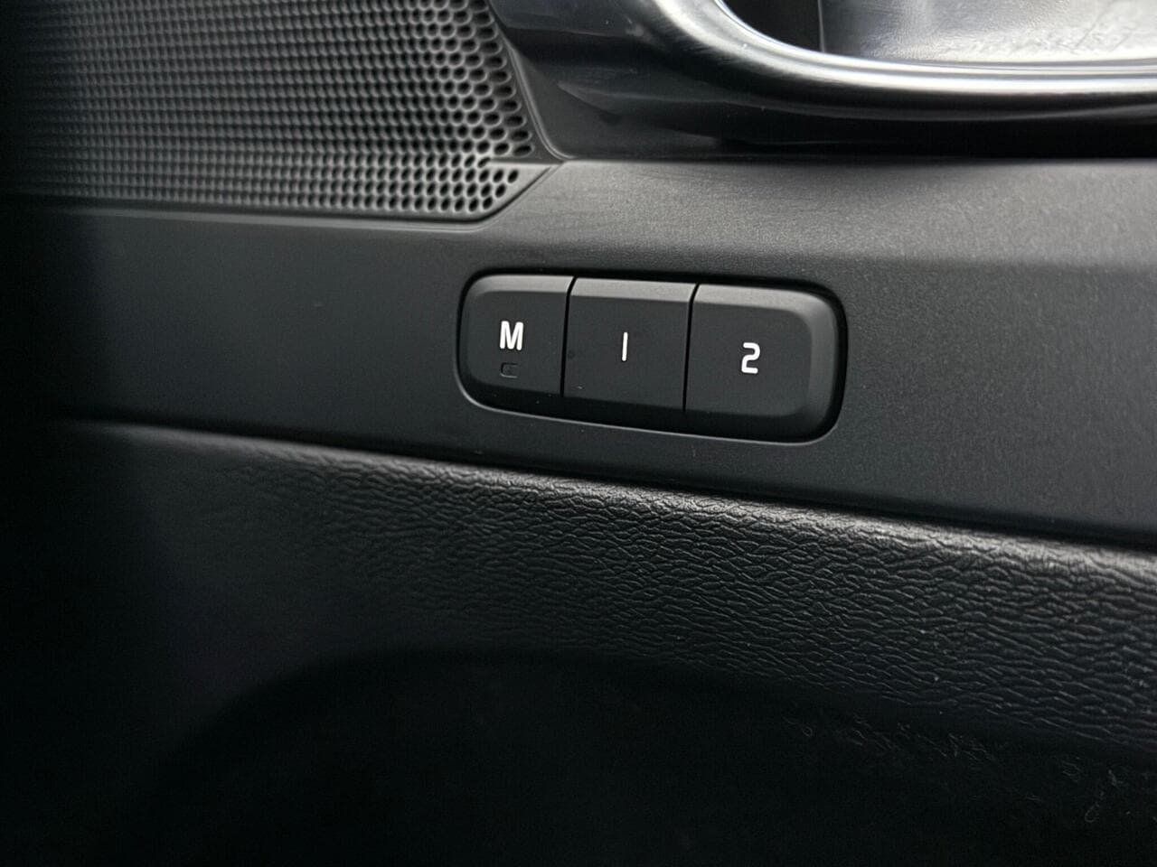 Volvo XC40 thumbnail Misc Controls