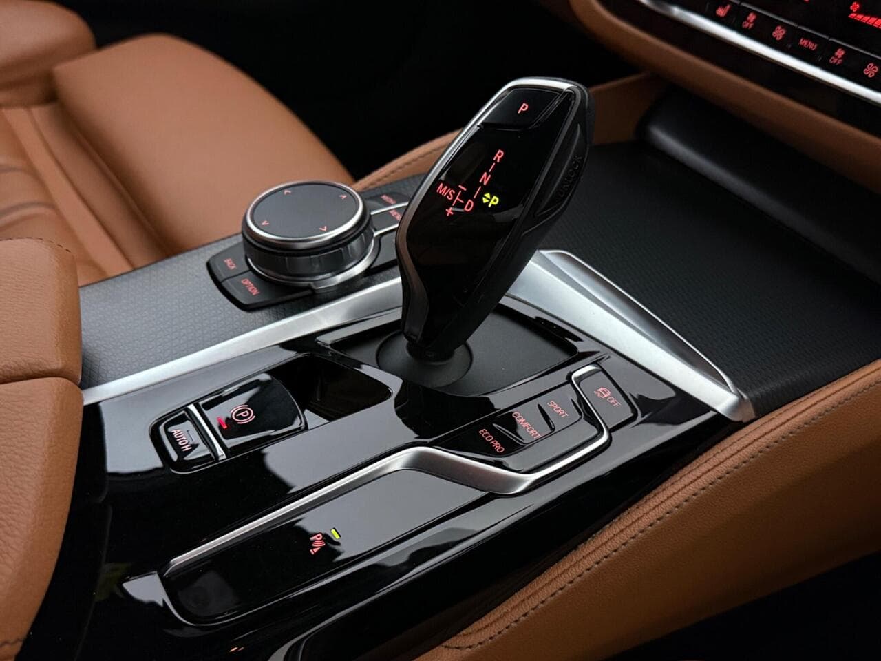 BMW 5 Series thumbnail Interior Front