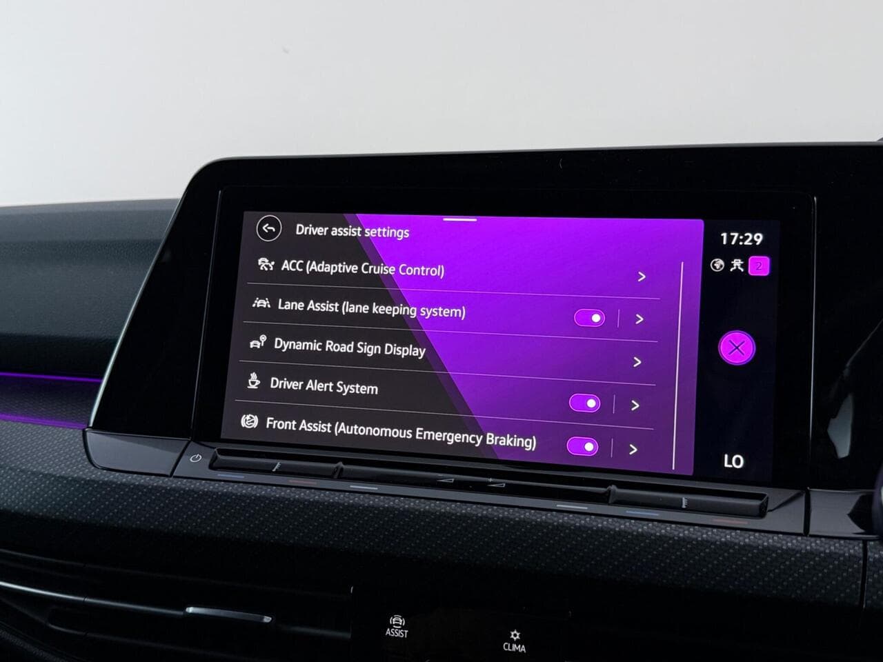 Volkswagen Golf thumbnail Infotainment System