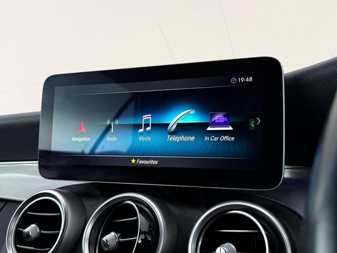 Mercedes-Benz C Class thumbnail Infotainment System