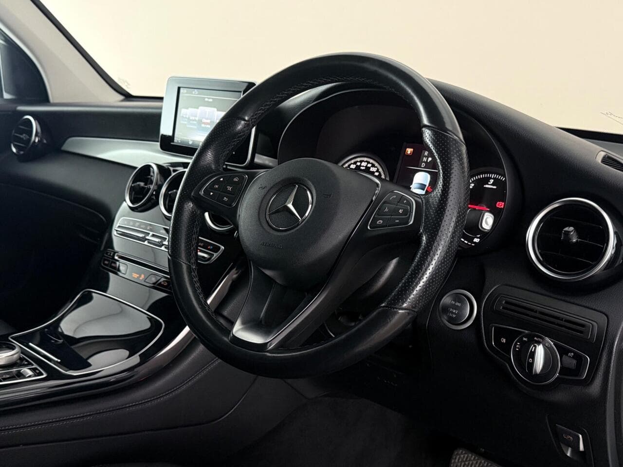 Mercedes-Benz GLC thumbnail Steering Wheel