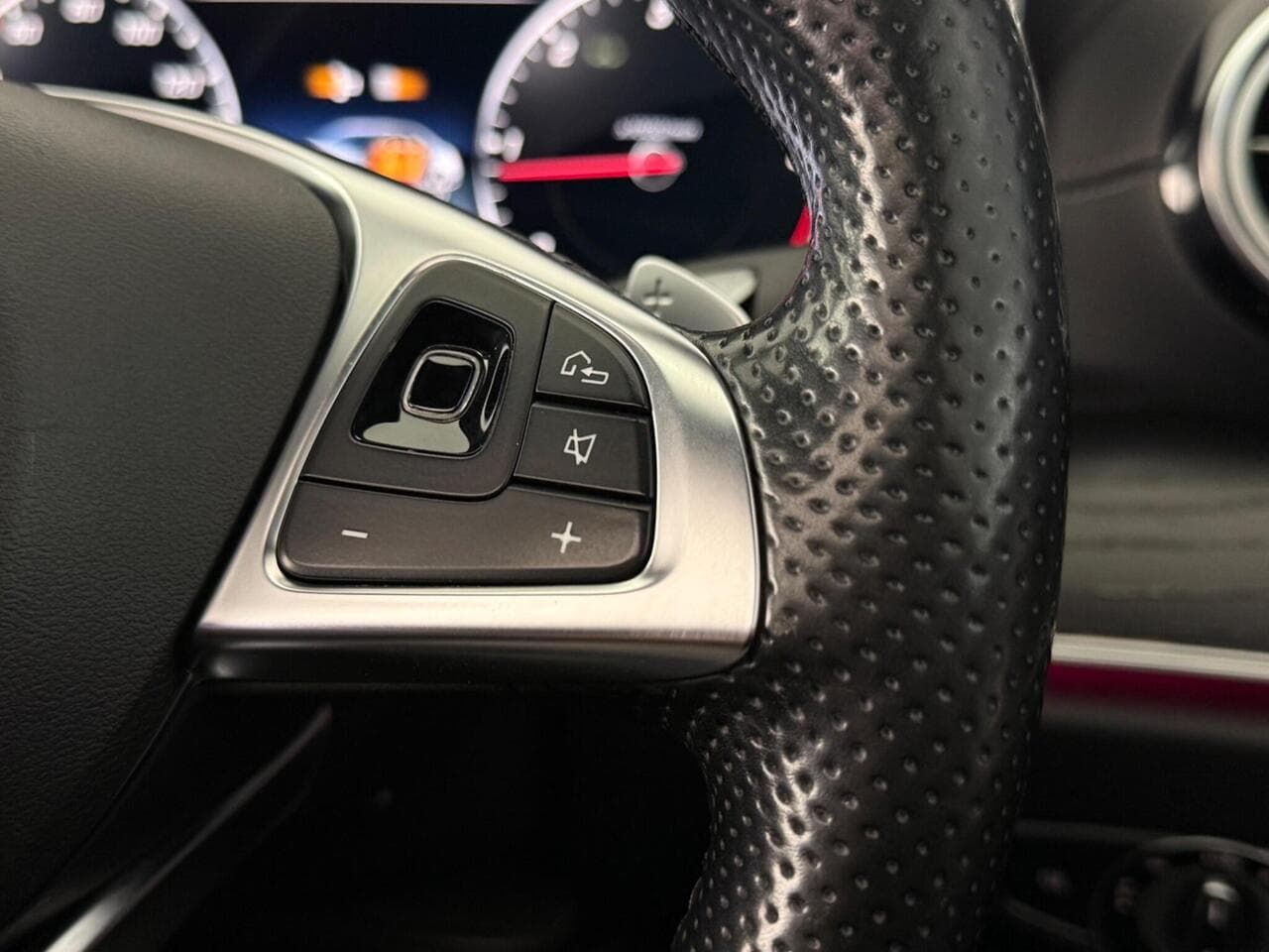 Mercedes-Benz E Class thumbnail Misc Controls