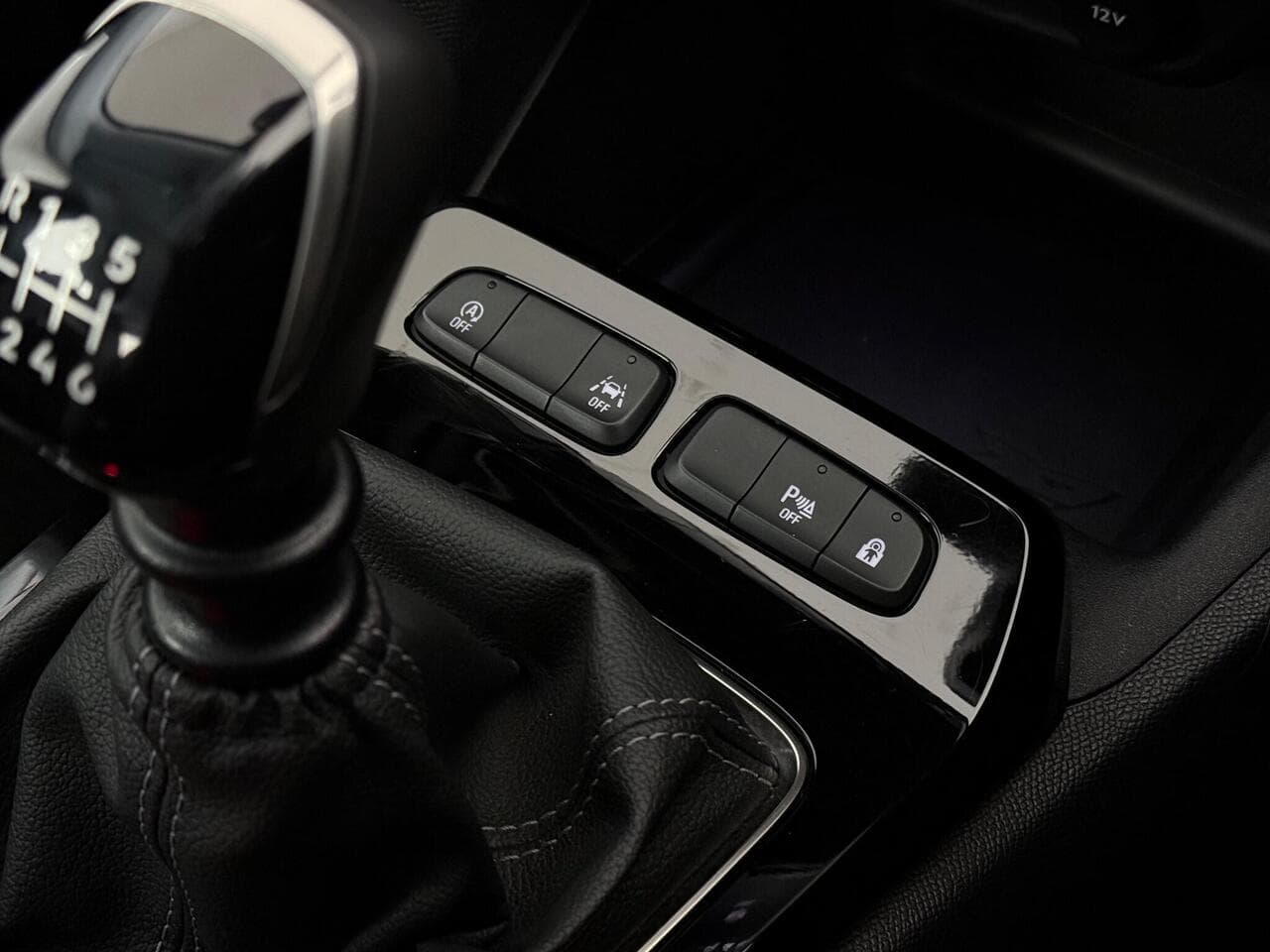 Vauxhall Mokka thumbnail Interior Front