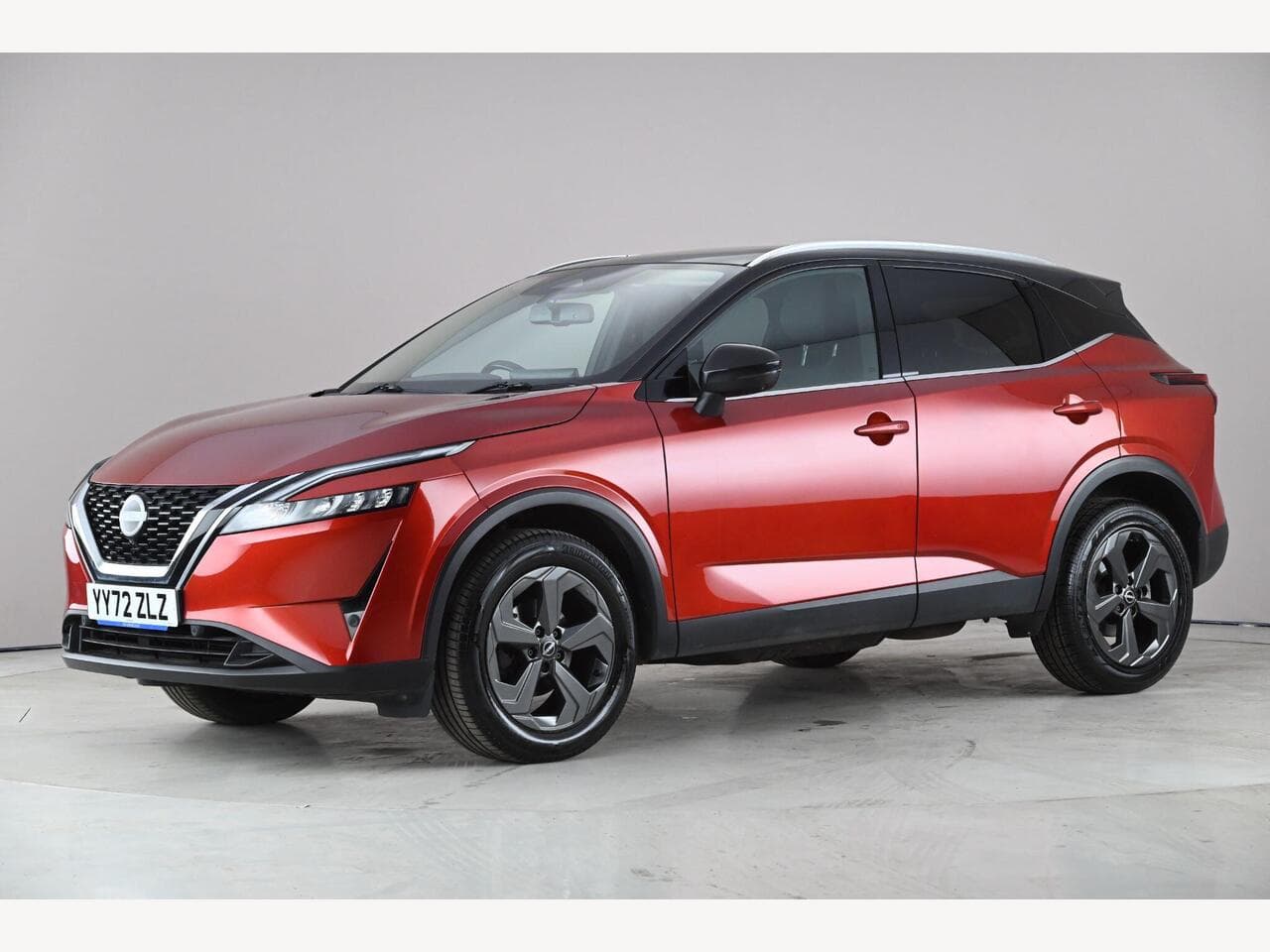 Nissan Qashqai thumbnail Front Left