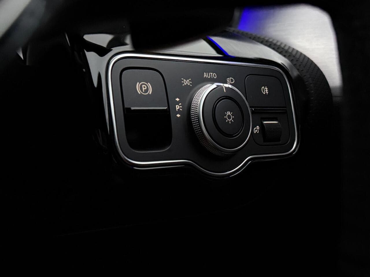 Mercedes-Benz CLA thumbnail Misc Controls