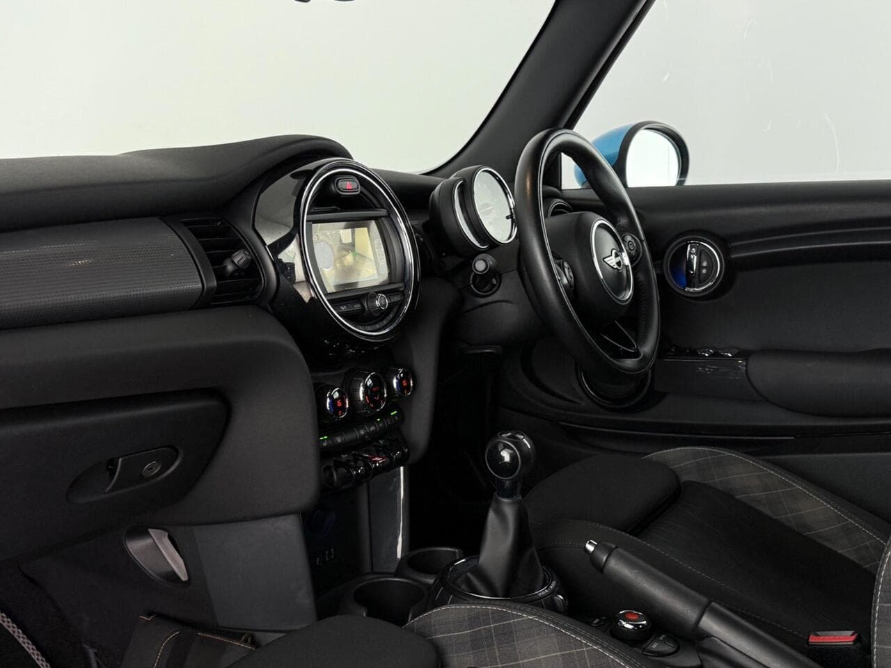 MINI Convertible thumbnail Interior Front