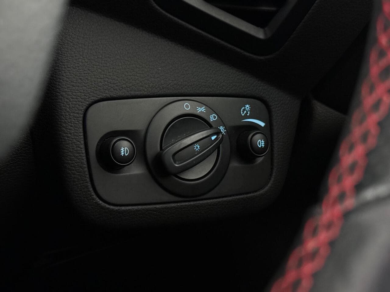 Ford Kuga thumbnail Misc Controls