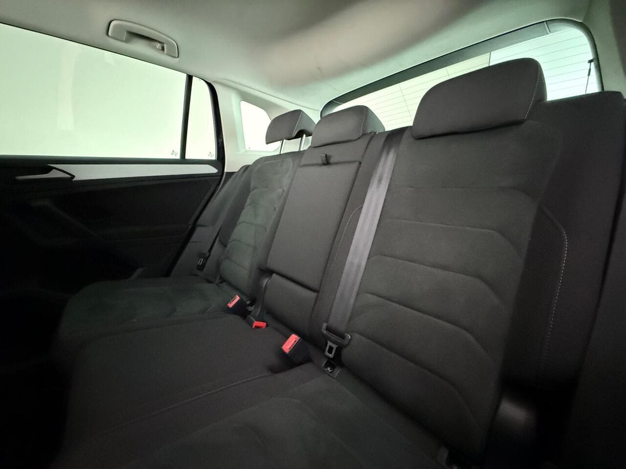 Volkswagen Tiguan thumbnail Seats Rear